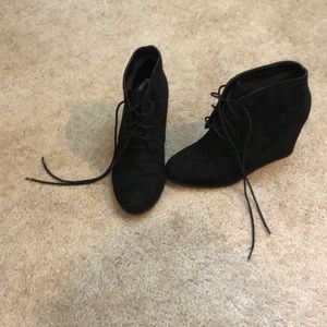 Black laced wedges ❤️